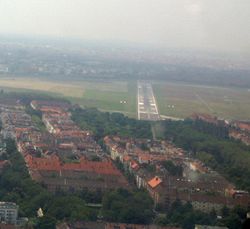 11-landing.jpg (94617 bytes)