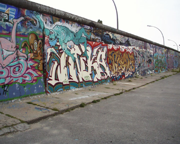 11-wall.jpg (99909 bytes)