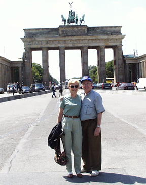 13-gatearss.jpg (86425 bytes)