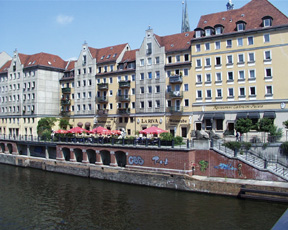 13-riverrest.jpg (82729 bytes)