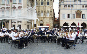 17-band.jpg (69368 bytes)