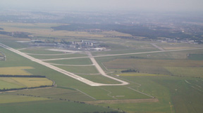 18-pragueapt.jpg (43341 bytes)