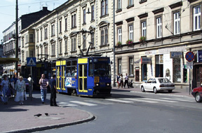 19-street.jpg (72020 bytes)