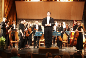 22-orchestra.jpg (69388 bytes)