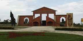 22-statues.jpg (43723 bytes)
