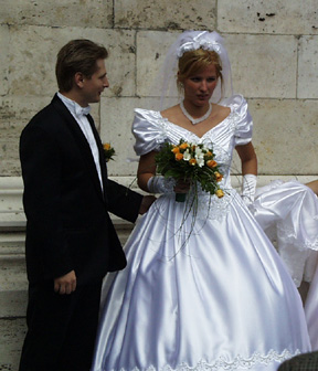23-wedding.jpg (85768 bytes)
