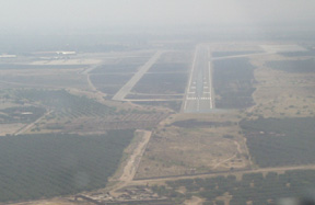 28-airport.jpg (48939 bytes)