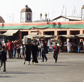 28-bazar.jpg (90594 bytes)