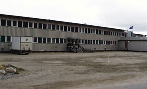 3-hotel.jpg (49491 bytes)