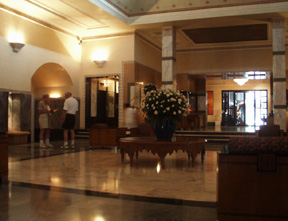 30-hotel.jpg (67219 bytes)