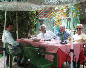 30-lunch.jpg (87874 bytes)