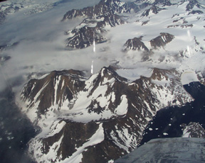4-greenlandcoast.jpg (76515 bytes)