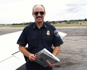 48-customs.jpg (65199 bytes)