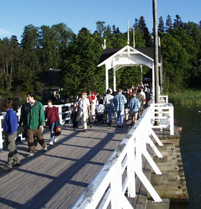 9-bridge.jpg (105717 bytes)