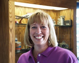 cindy.jpg (57382 bytes)